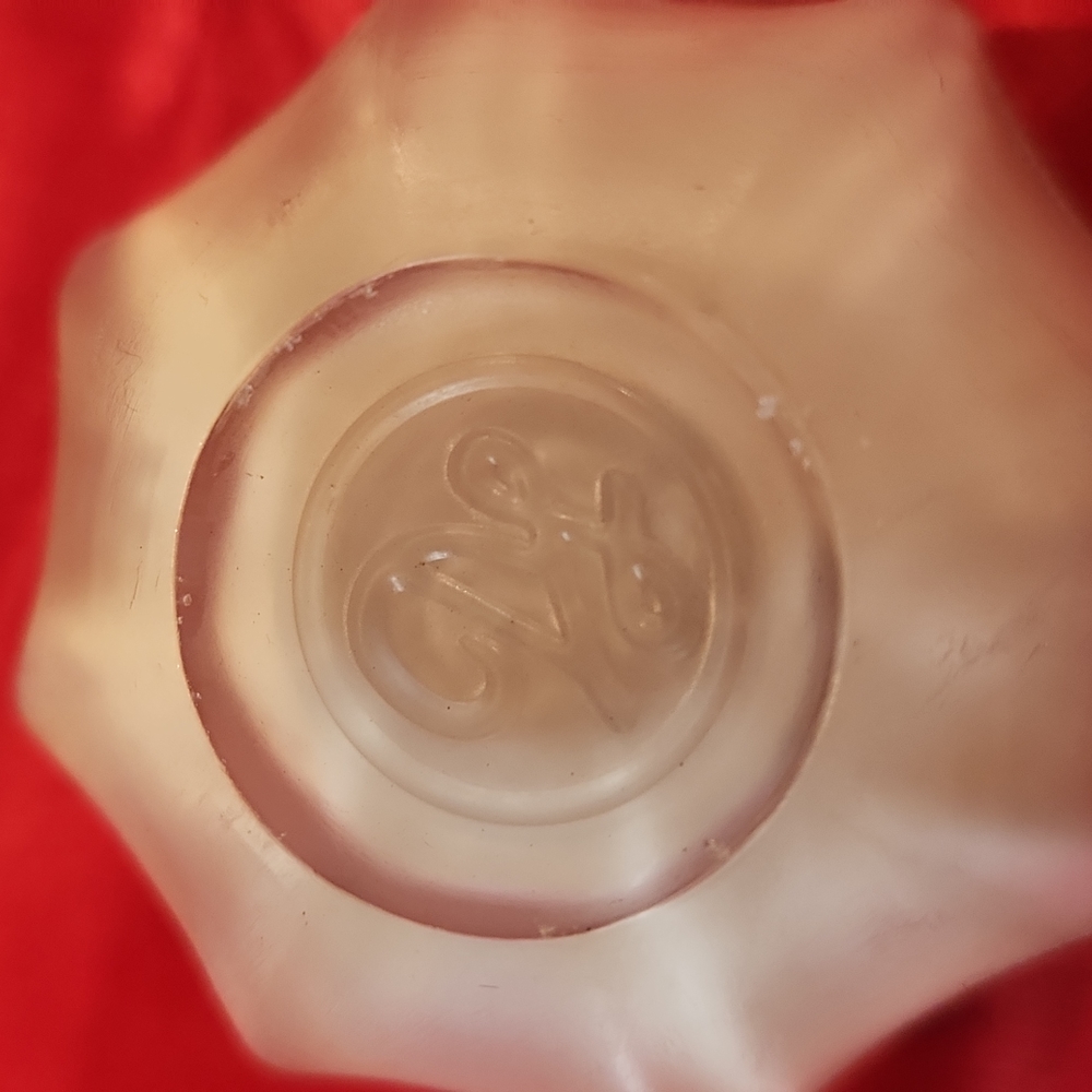 D.L. & CO. FLORAL SCALLOP CANDLE SET OF 4, 2OZ EACH - Picture 8 of 16